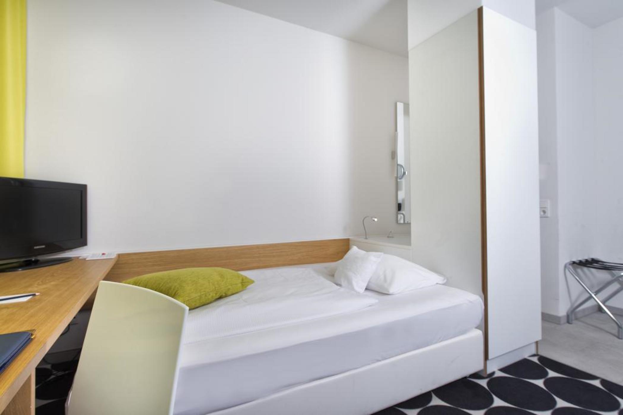 Hotel Tryp By Wyndham Frankfurt 3*